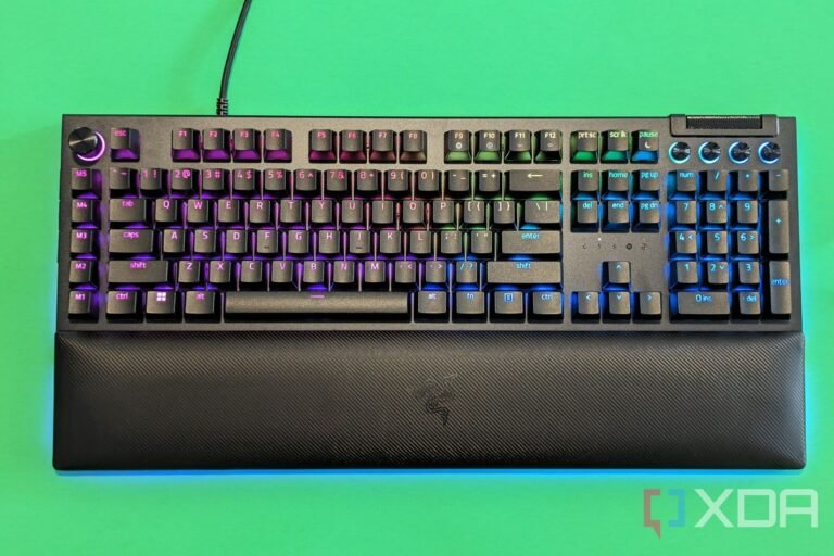Why Is Razer Blackwidow V4 Pro Not Lighting Up