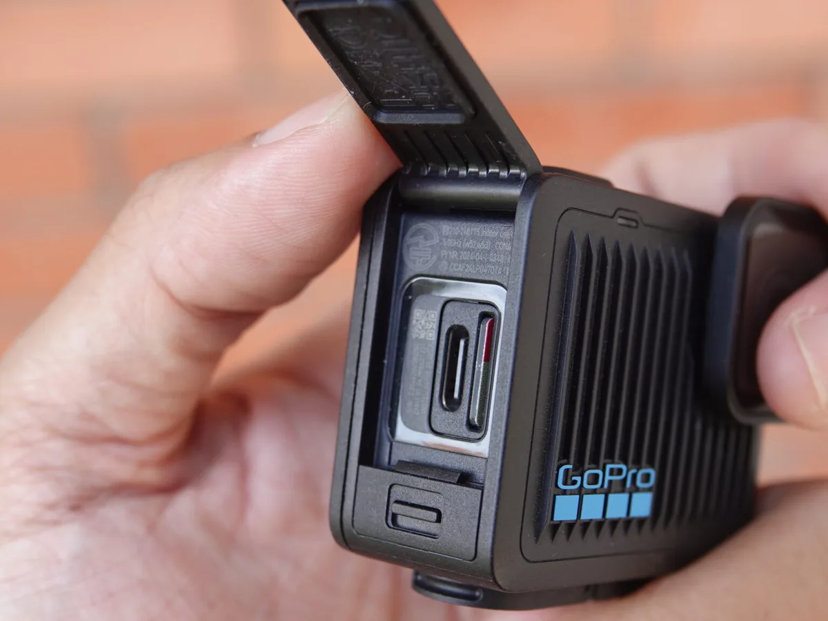 action camera battery removal