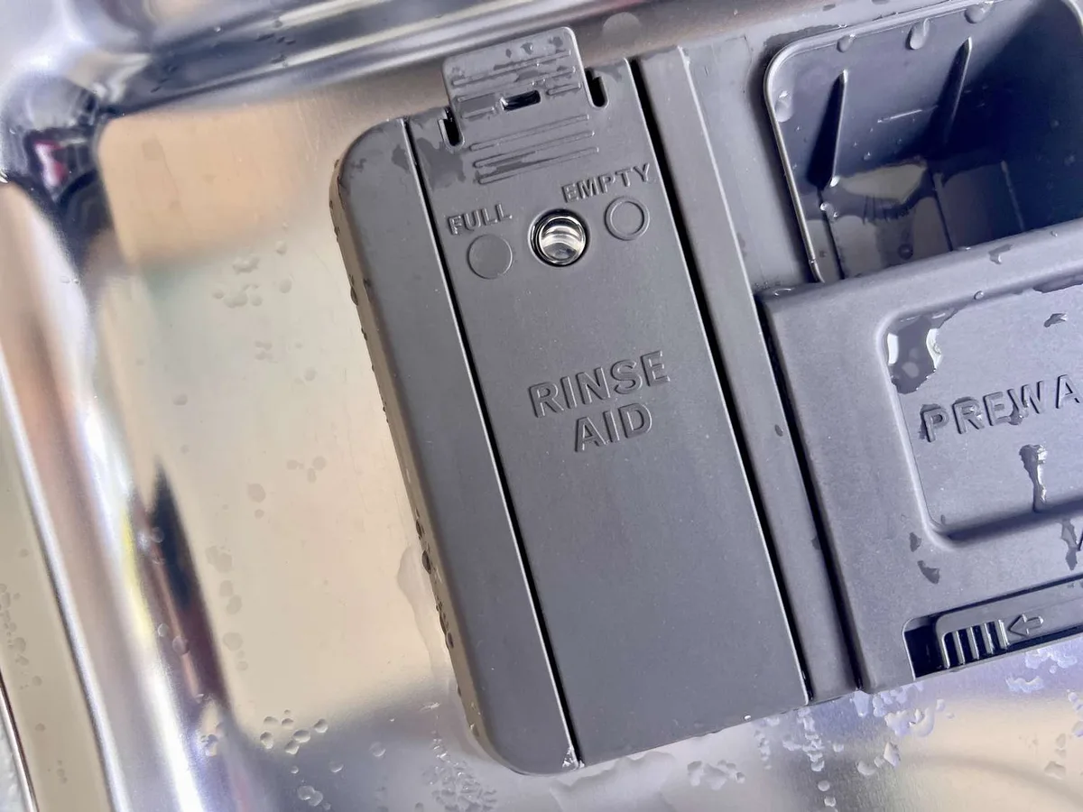 adjustable rinse aid setting dial