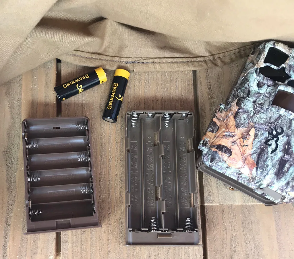 Battery tray contacts