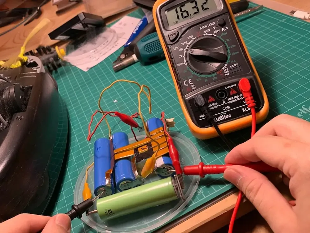 battery voltage test multimeter