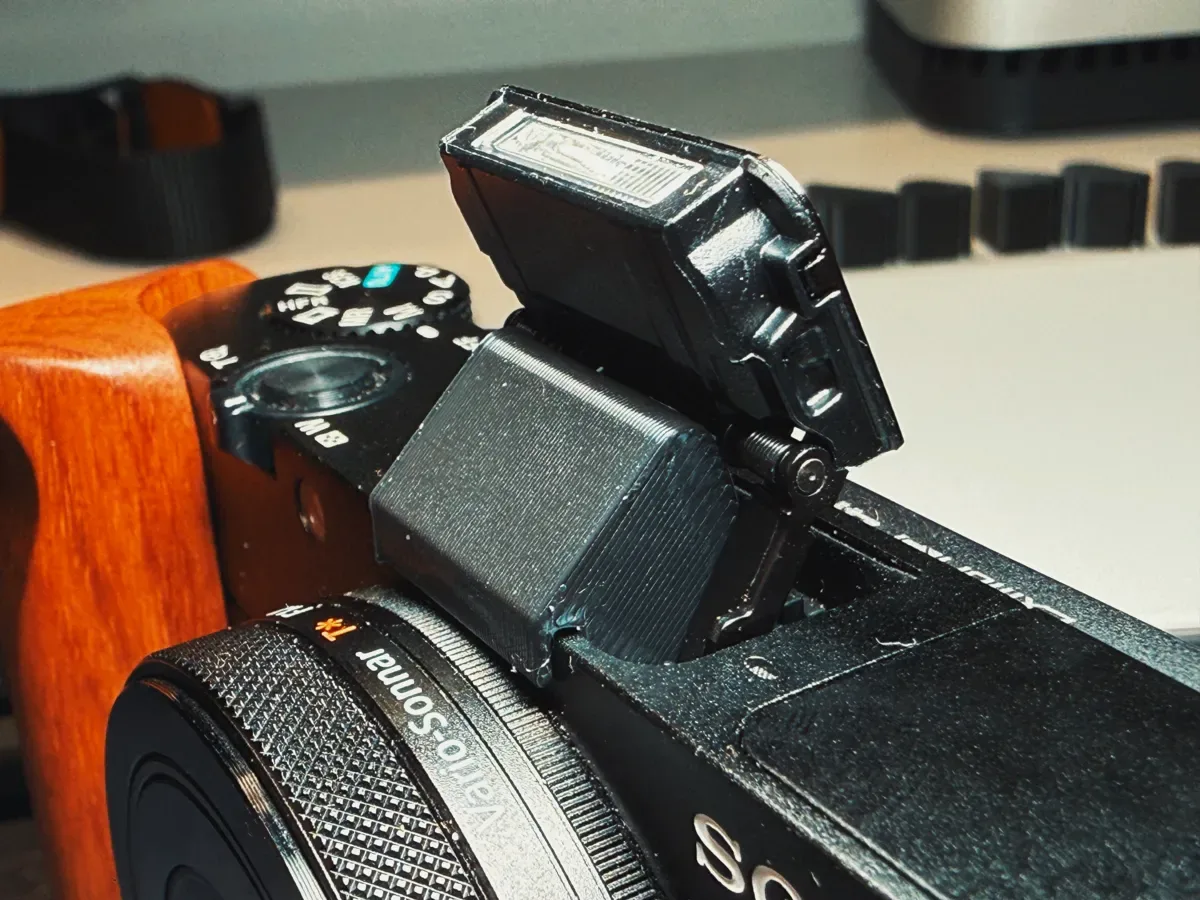 Built-in pop-up flash