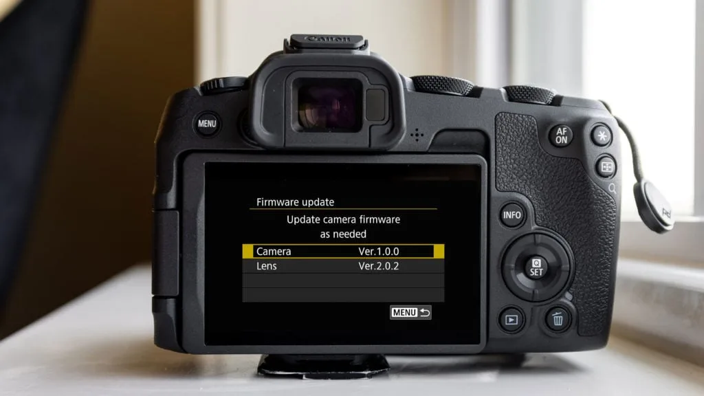 Camera touchscreen and button navigation