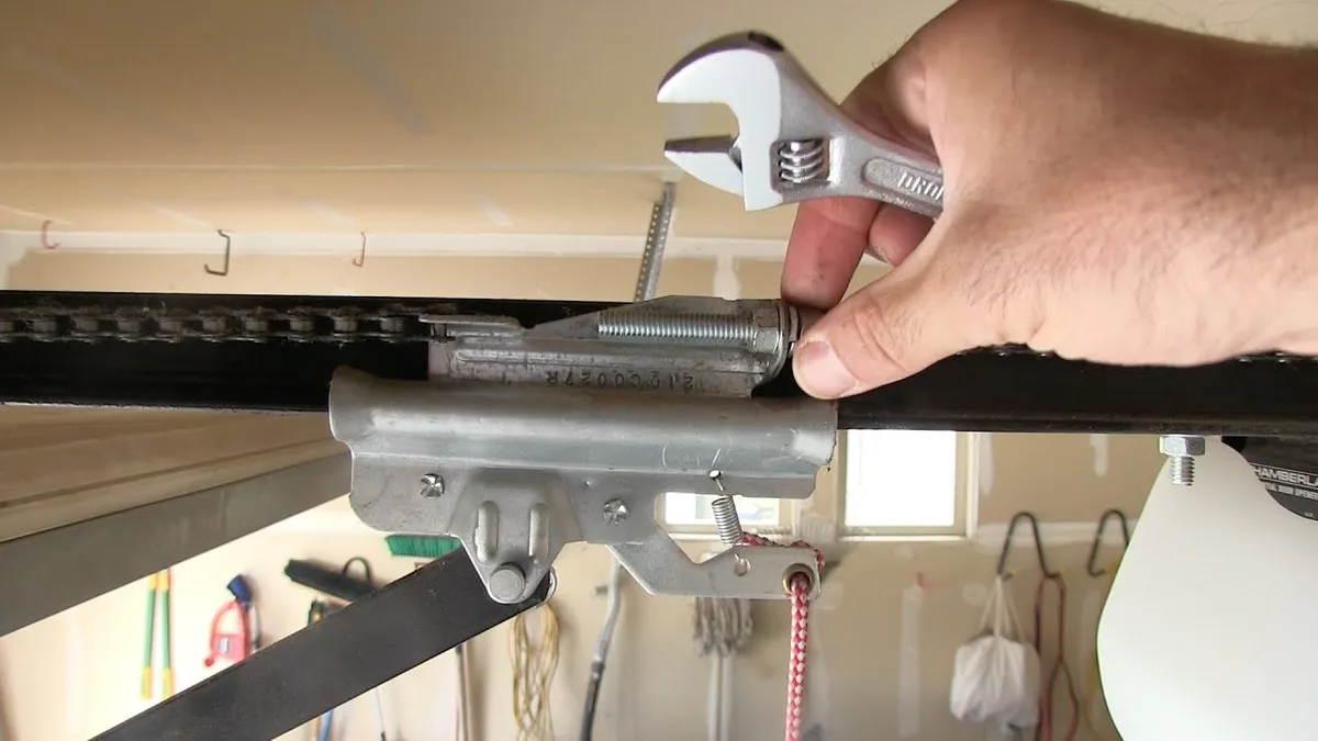 chain tension adjustment Genie 3024