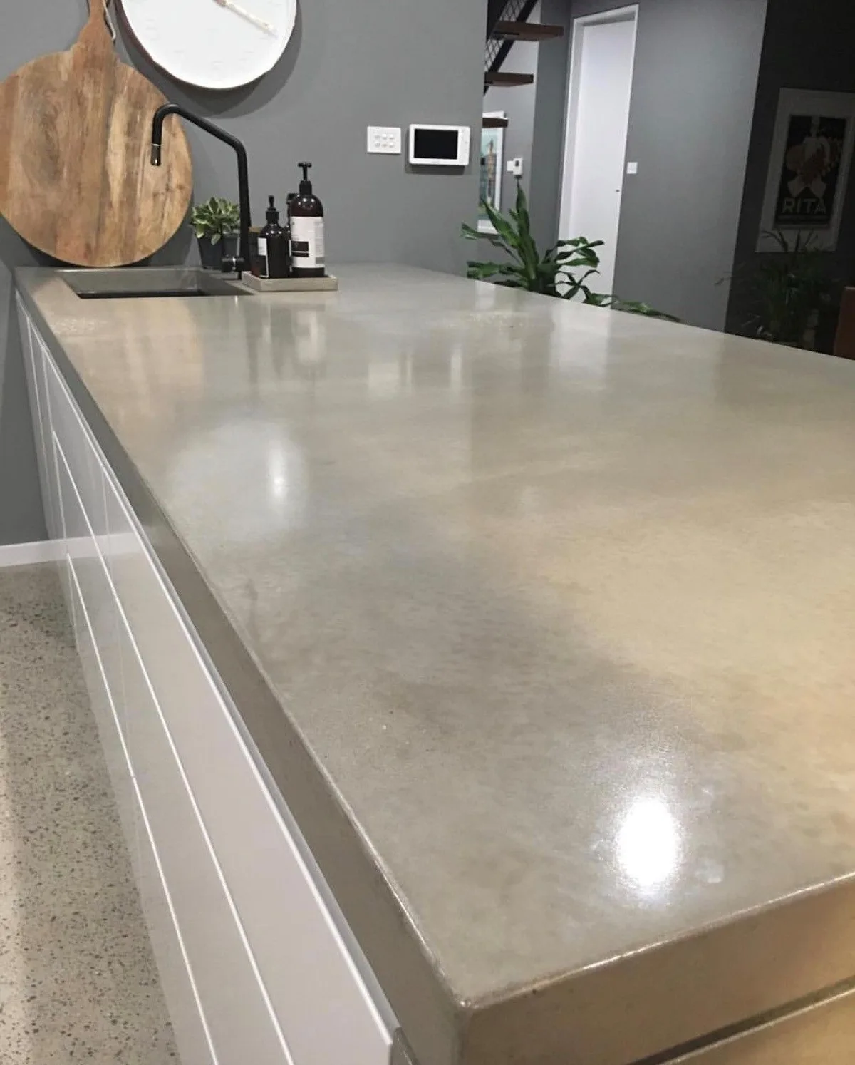 Concrete kitchen countertop installation