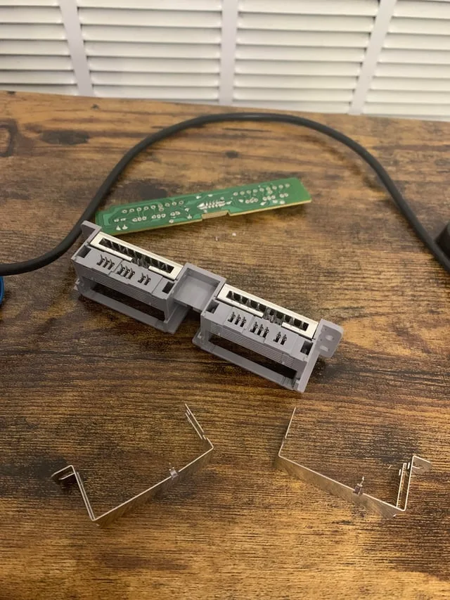 Dirty or oxidized contacts on card or in slot