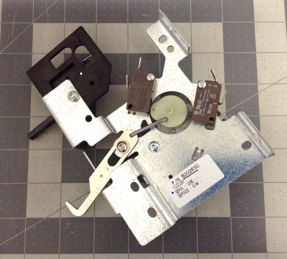 Door latch assembly (self-clean models)