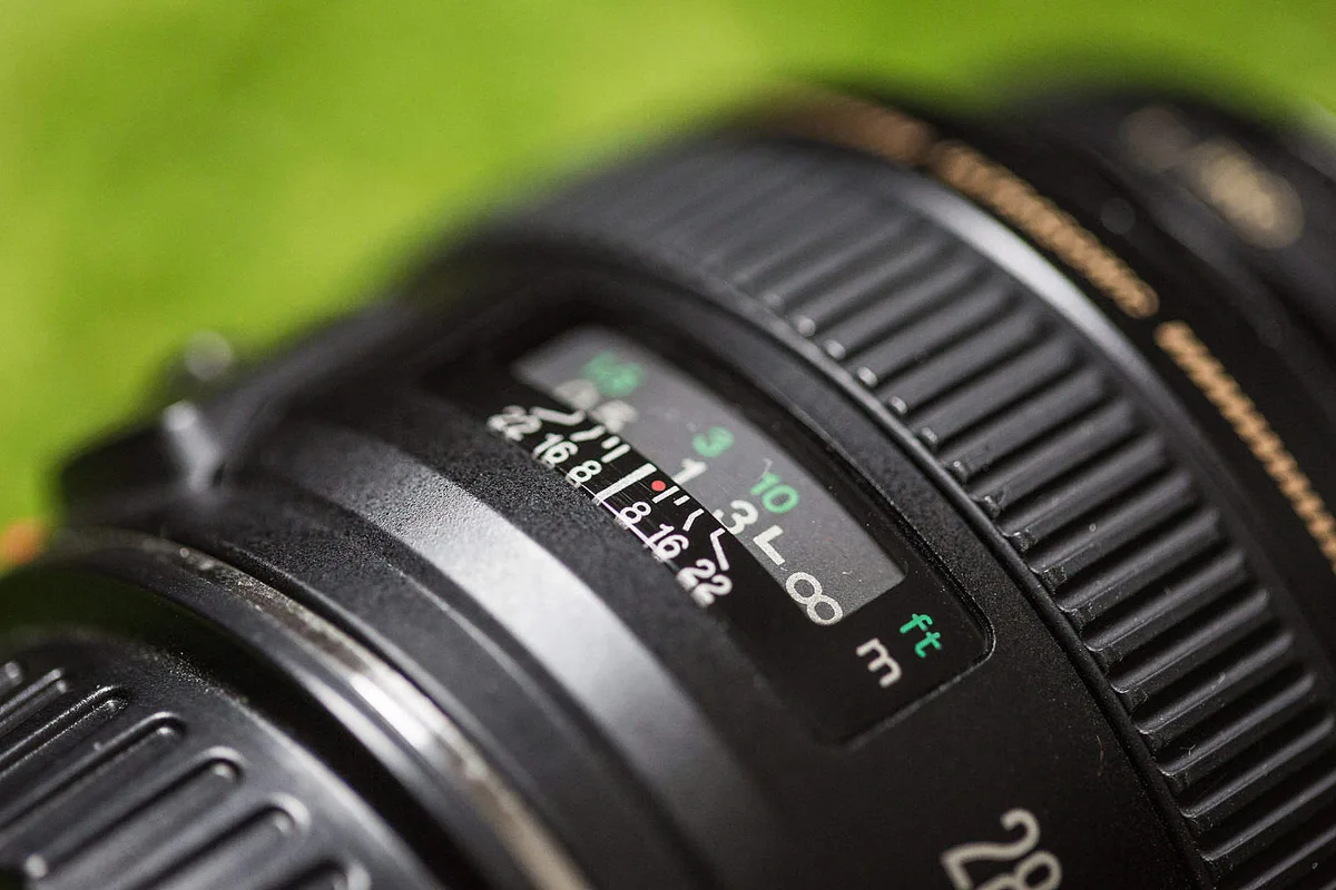 DSLR camera lens communication error troubleshooting