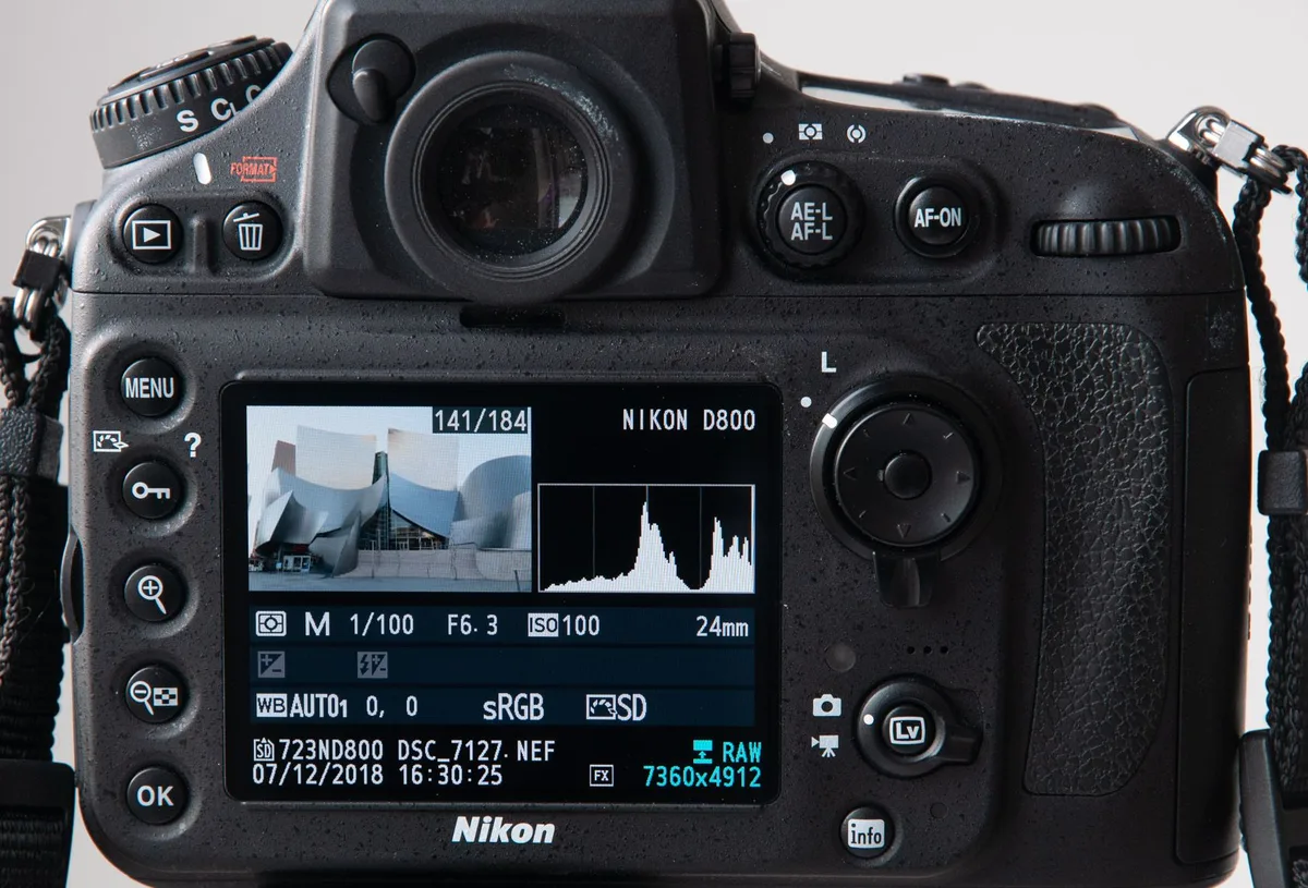 Electronic viewfinder exposure preview