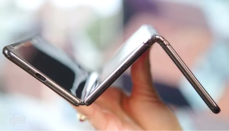 Flip hinge mechanism