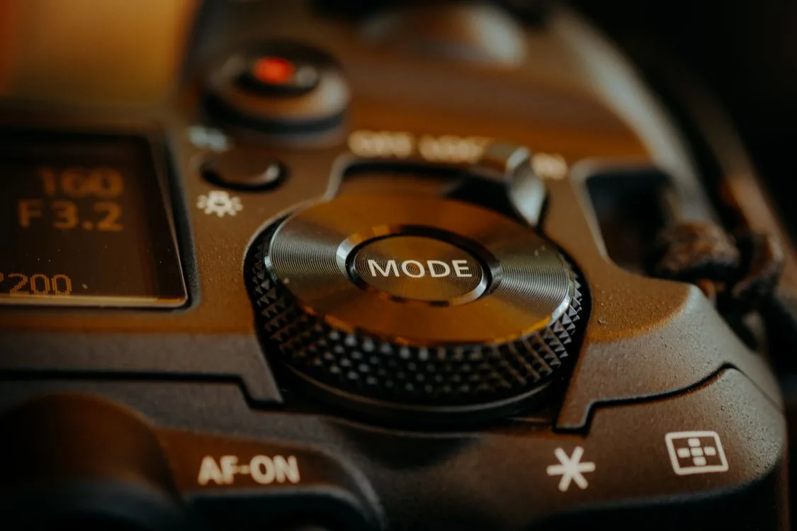 how to change aperture on DSLR camera