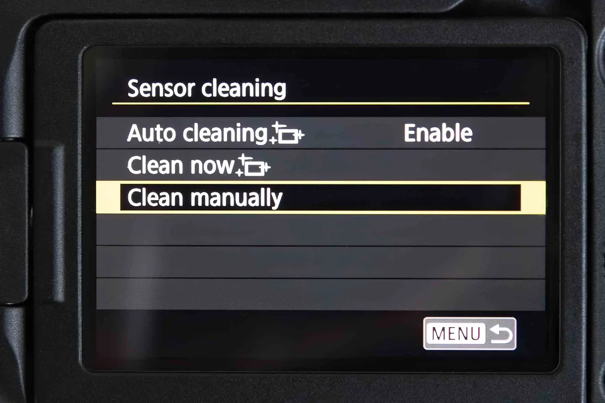 how to clean a mirrorless camera