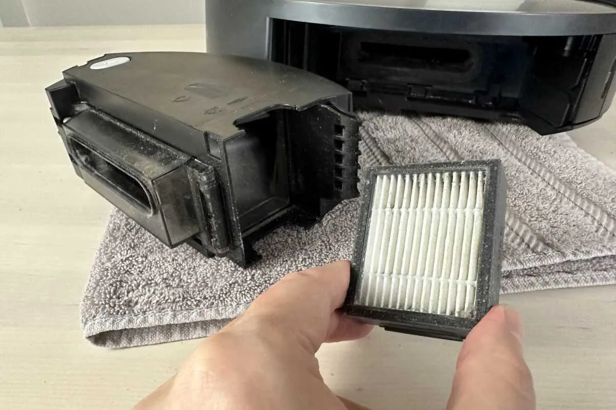 How To Clean A Roomba Filter