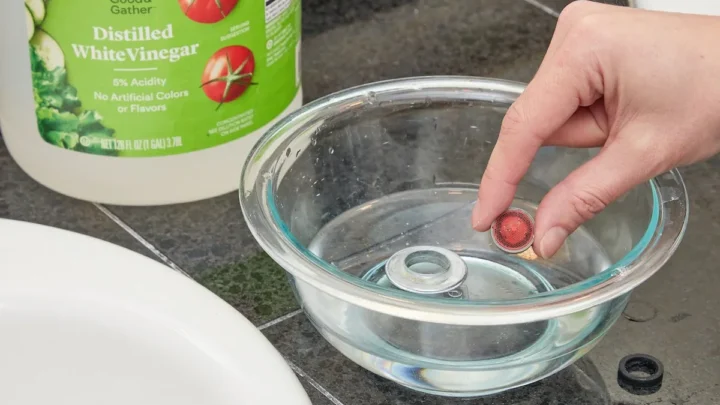 How To Clean Faucet Head With Vinegar And Baking Soda