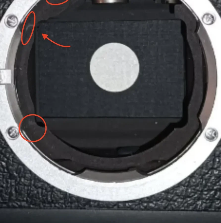 how to mount a lens on DSLR camera