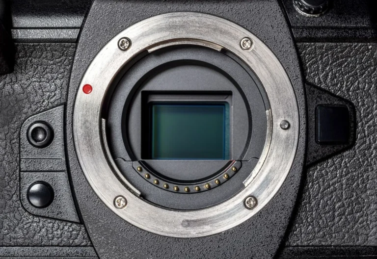 how to store a mirrorless camera