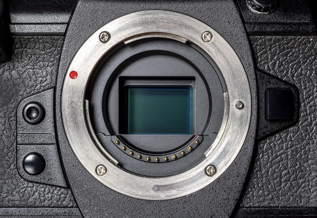how to store a mirrorless camera
