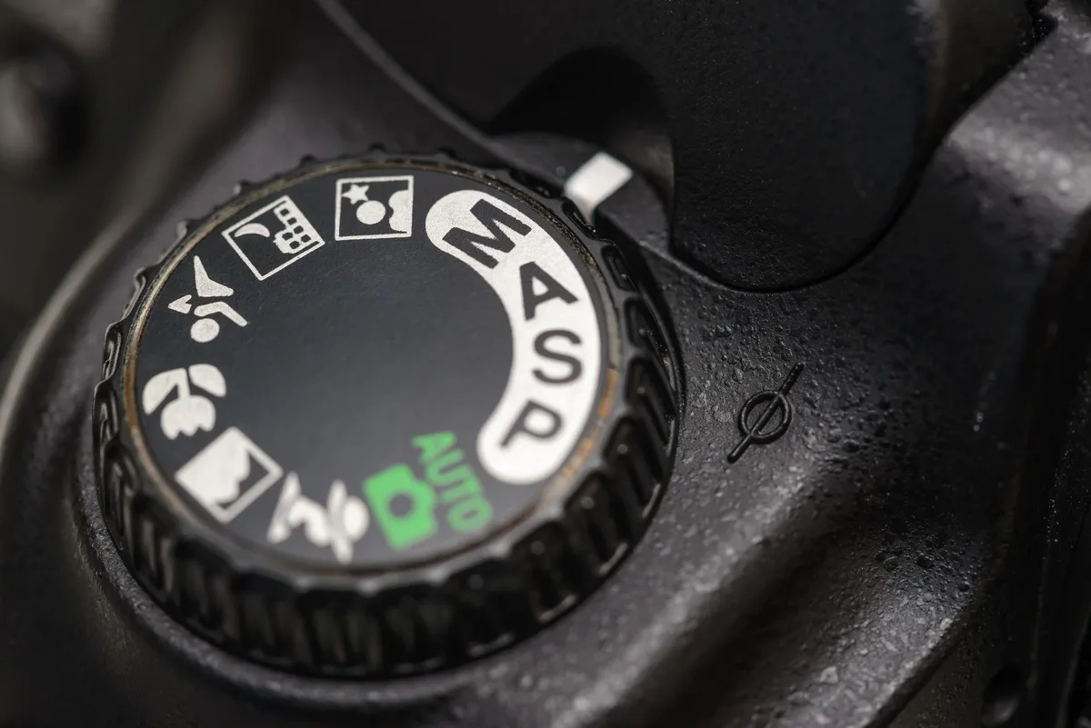 how to use DSLR camera manual mode