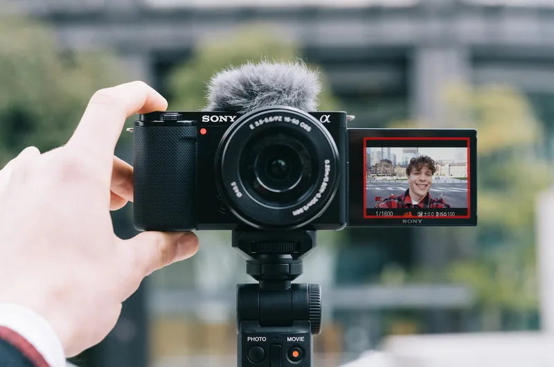 how to use mirrorless camera for vlogging