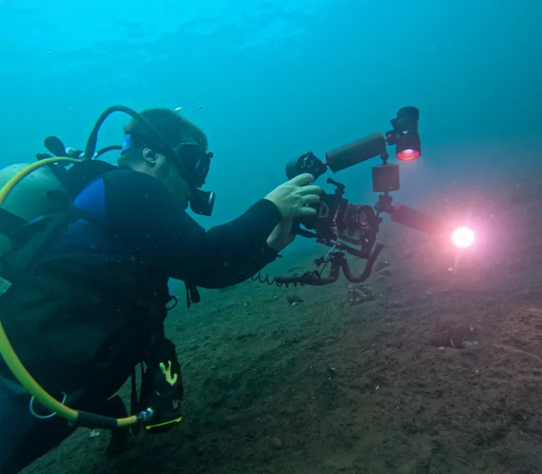 how to use underwater camera in deep water
