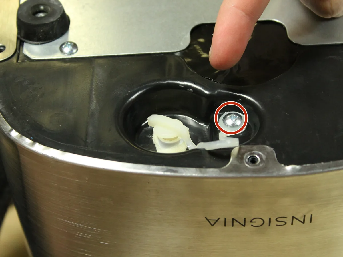 Igloo ice maker drain plug