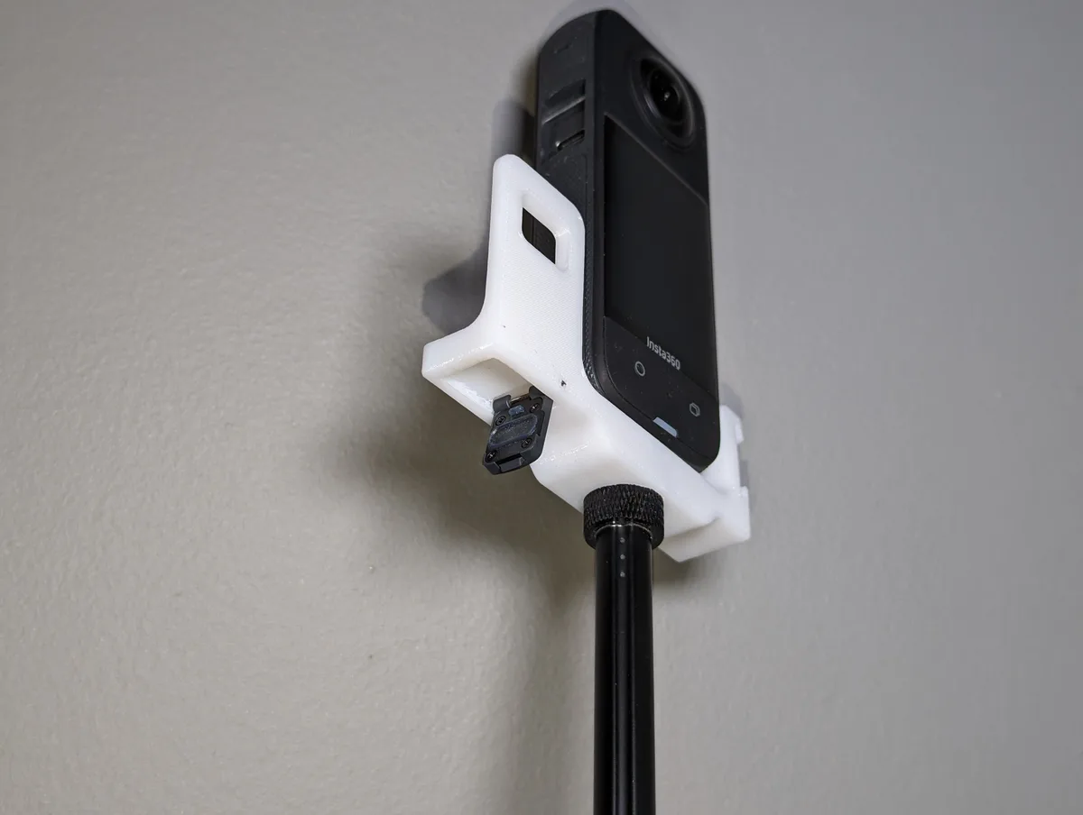 Insta360 Ace Pro mic door