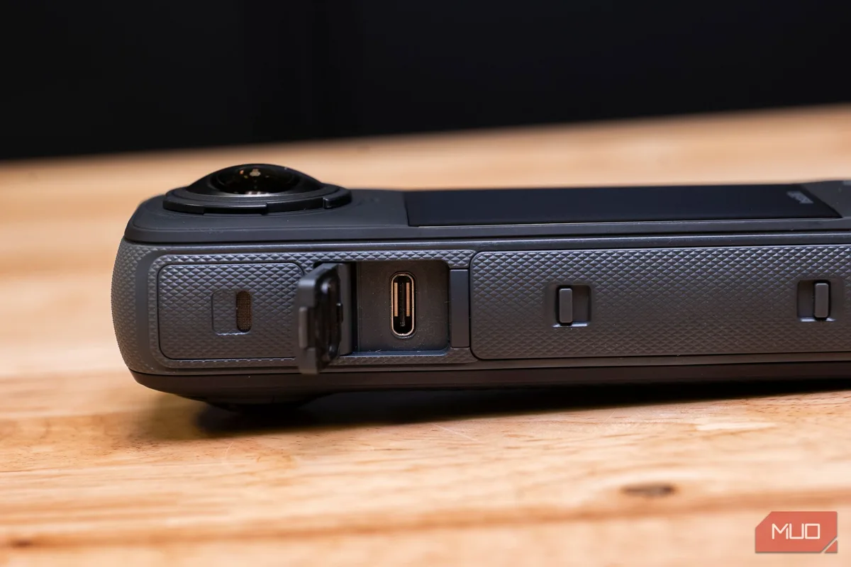 Insta360 X4 not charging