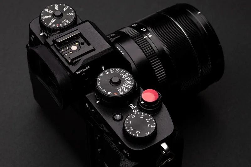 lens release button and alignment dot