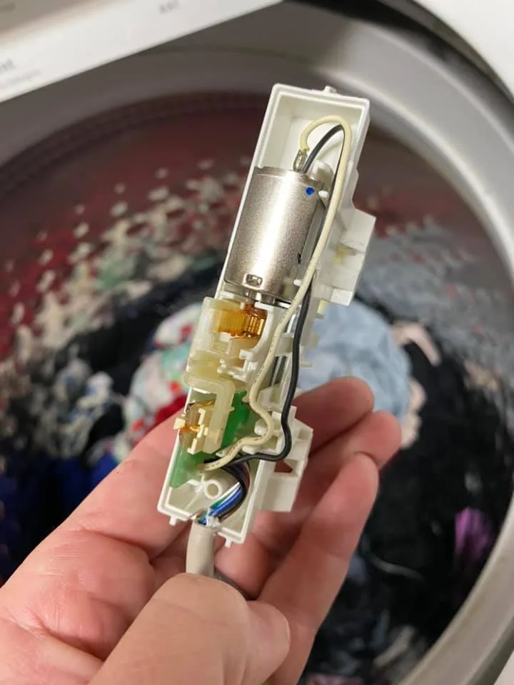 Lid switch assembly