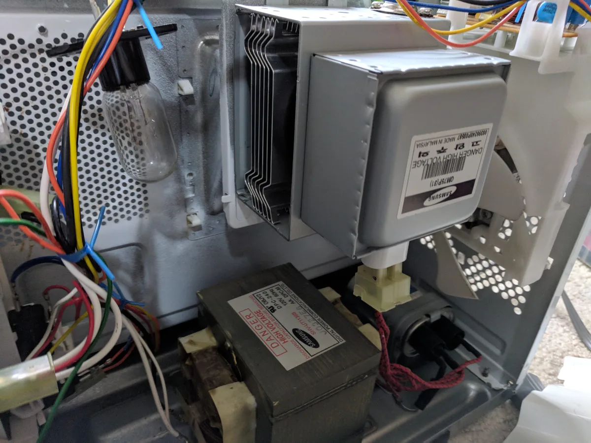 microwave high-voltage capacitor