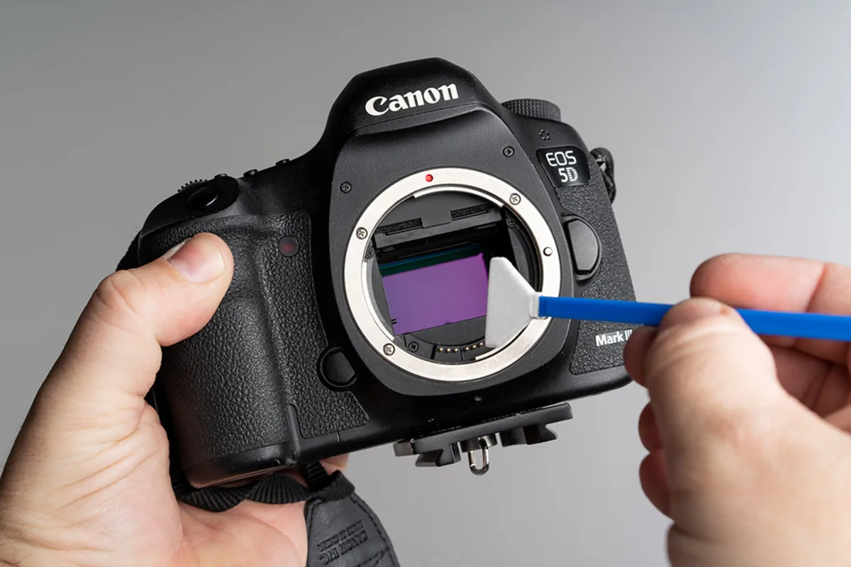 mirrorless camera sensor dust troubleshooting