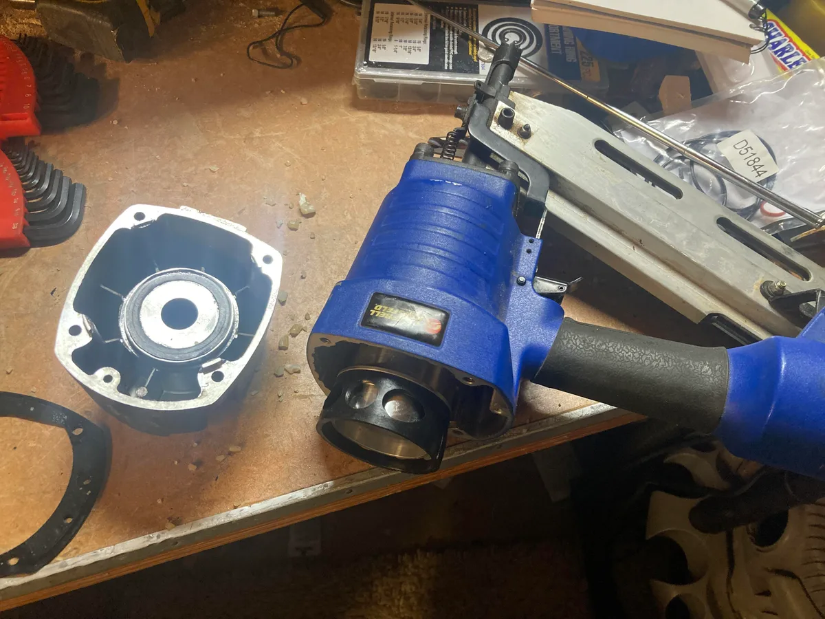 nail gun jam release mechanism