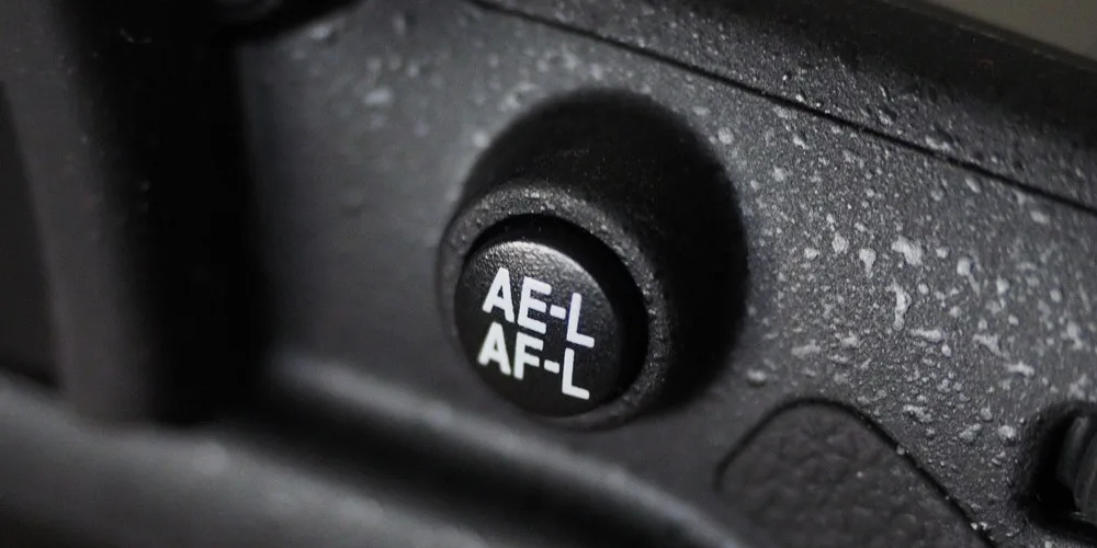 Nikon D3500 aperture adjustment button
