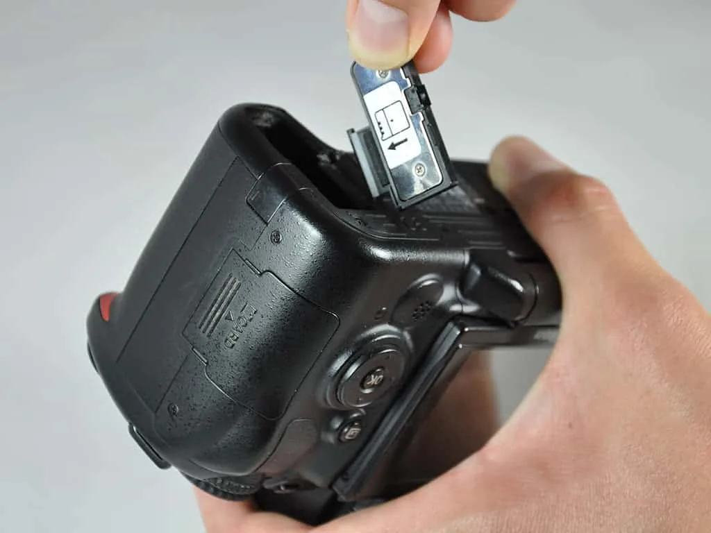 Nikon Z8 battery removal