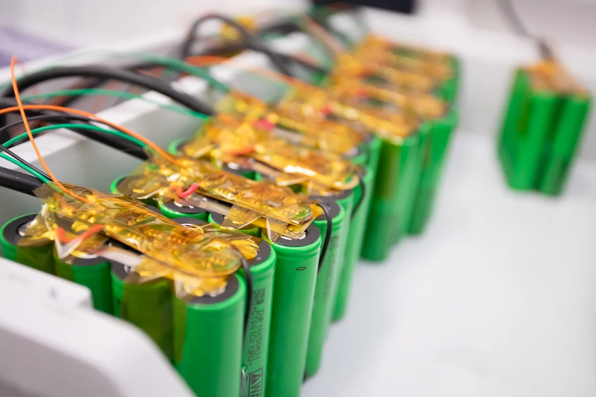 Power supply (AC adapter or battery pack)