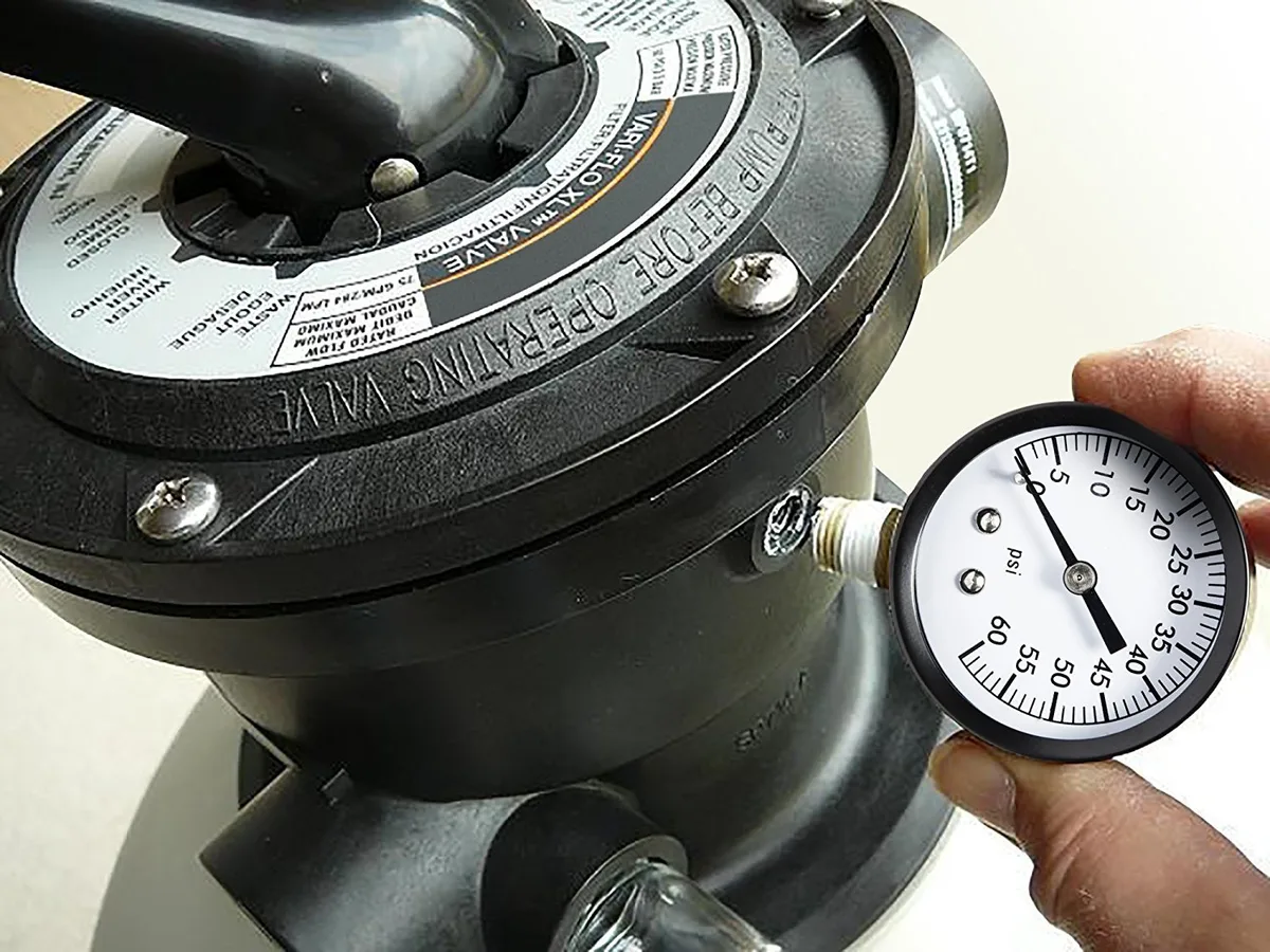 Pressure gauge (filter-mounted)