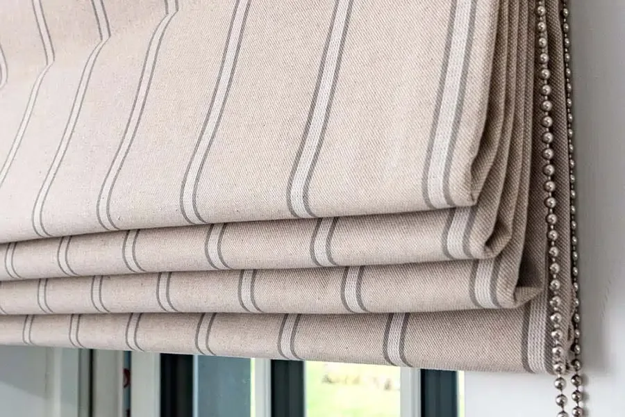 Roman blind stack height