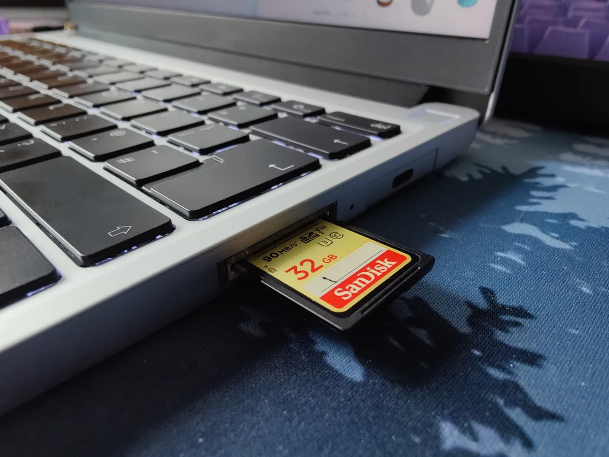 SD card reader connected to laptop