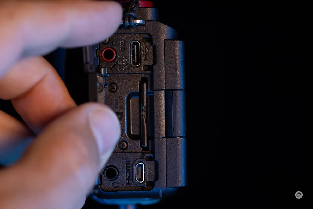 Sony ZV-E10 II card slot