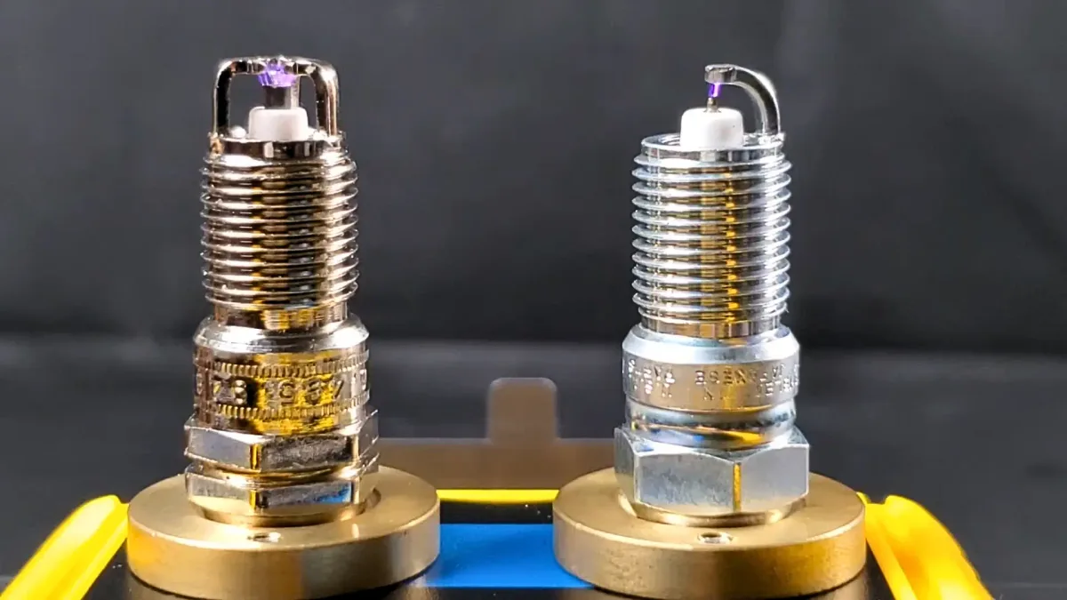 Spark plug (BPR6ES or Champion-specific spec)