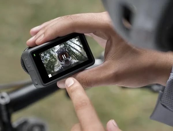 Touchscreens (front and rear)