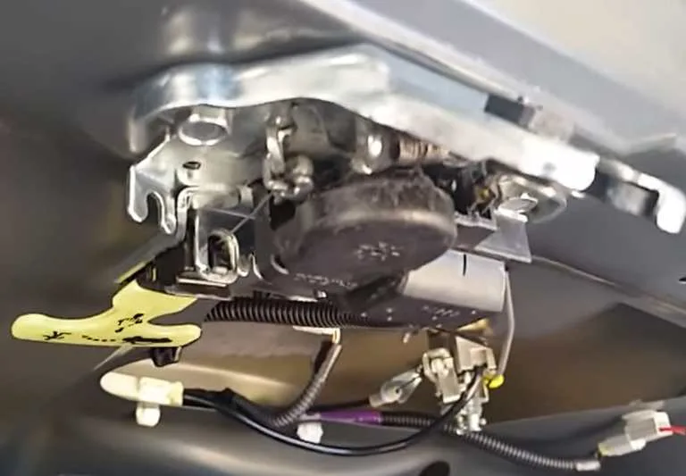 trunk latch assembly