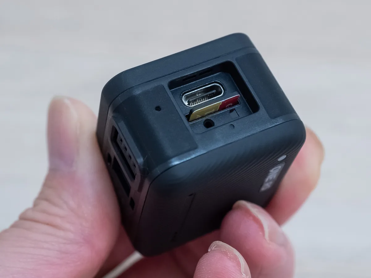 USB-C power delivery (2.0A)